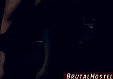 एड्रा फॉक्स और कार्ली झुककर इंटेंस डॉगी स्टाइल डोमिनेशन पहली बार हार्डकोर बीएसडीएम