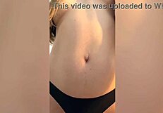 increible como folla esta chica mientras escucha musica su coño aprieta mi polla y tiene un orgasmo hablando en español