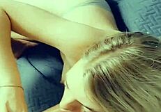 छोटी गोरी लड़की मियामी एयरबीएनबी में छुट्टियों पर विशाल काले लंड को चूसती है, हर इंच पसंद आया