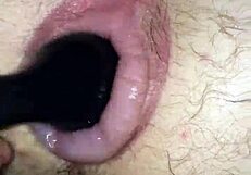 मैं अपने पफी मैन पसी को इस टॉय से पाउंड कर रहा हूं