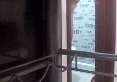 I spyed on da chubby gurl in da bathrum by mistake