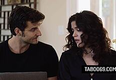 Hot Milf Victoria Voxxx Lets IT Guy Pound Her Pussy to Fix Her Computer