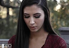 gorgeous babe enjoys passionate licking and fingering