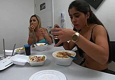 Entre Um Video E Outro A Gente Para Para COMER Sem Parar A Putaria - Izabela Pimenta