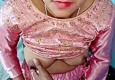 हे, देखना चाहते हो इस नाजुक इंडियन लड़की को अपने कमरे में दर्दनाक चुदाई होते?