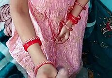 हे, देखना चाहते हो इस नाजुक इंडियन लड़की को अपने कमरे में दर्दनाक चुदाई होते?