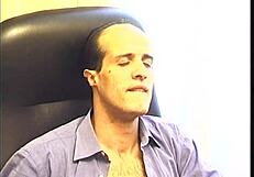 विकृत सौतेला पापा ने घर पर बेबस बालों वाली चूत हथिया ली!