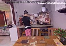 फैमिली बेयरबैक मेरी ब्राजीलियन कजिन के साथ रॉ फील होता है