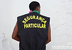 putaria no banheiro entre tres caras negros