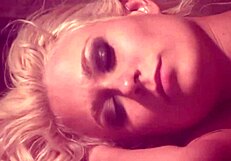 हन्नाह हार्पर और सिंडी क्रॉफर्ड लेदर कॉस्ट्यूम्स में टोटल स्टार्स हैं