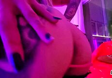 meia-irmã novinha da bunda grande é fodida e goza em anal