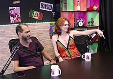 A Esposa Só Tem Orgasmo Com Um Vibrador E Eles Abandonaram A Vida Normal Pra Mexer Com A Sexualidade - Reh Queen E Kstro Sheer Red