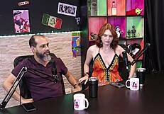 A Esposa Só Tem Orgasmo Com Um Vibrador E Eles Abandonaram A Vida Normal Pra Mexer Com A Sexualidade - Reh Queen E Kstro Sheer Red