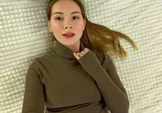 Lolylola twists her ass and spreads legs in stockings