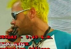 रेट्रो पंक स्टार से कमाल की ब्लोजॉब