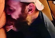 स्ट्रेट दोस्त की लंड जोर से चूसना