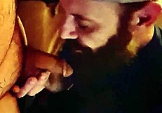 स्ट्रेट दोस्त की लंड जोर से चूसना