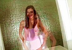 एमिली विलिस - मैं तीव्र चूसने के बाद इतना निगल लेती हूँ