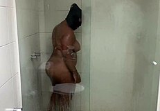 मैं शावर में अपनी बड़ी गांड दिखा रही हूं, यार मैं इतनी हॉट हूं!