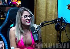 ब्रूना कार्लोस पब्लिक पॉडकास्ट में डर्टी टॉक से रुआन को वाइल्ड कर देती है