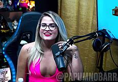 ब्रूना कार्लोस पब्लिक पॉडकास्ट में डर्टी टॉक से रुआन को वाइल्ड कर देती है