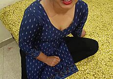 अरे, यह हॉट इंडियन देसी गृहिणी धोखा देती है और सौतेले भाई से चोदी जाती है