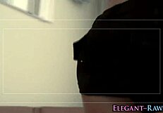 क्लासी ब्लोंड BBC पर सॉफ्ट राइड एंजॉय करती