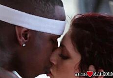 कम्मी टीन 18+ बिग ब्लैक कॉक को फक करती है