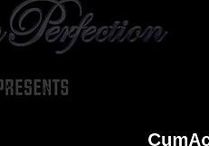 spicy looker gets cumshot on her face gulping all the charge