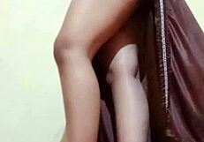 Shilpa bhabhi's alluring figure in homemade video.