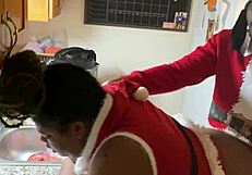 उसने मेरे गुस्से के बावजूद किचन में क्रिसमस चूत को डॉगी स्टाइल में लिया।