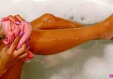 Super Hot Petite College Student Shows Pussy in Bath Interview!