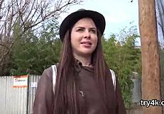 लवेबल निम्फो पीओवी में पेनिस सक्स करती है