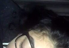 बड़ा लंड मामी के चश्मे पर कम उगलता फटता