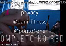 Pedi Uma Rapidinha e Safado Deixou Toda Leiteada Completo no Red