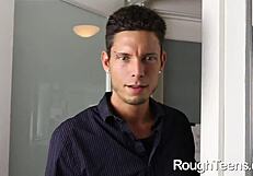 पेटाइट एलेक्स माए लंड चूसती है जोर से