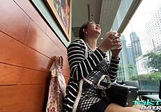 देखो, टुकटुकपेट्रोल की मोटी एशियन गांड में पूरा लिया