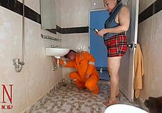 housewife without panties seduces plumber