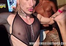 Surubão irmãos dotados dominate with big cocks at the no-sex box party.