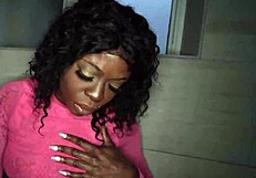 मेलोडी कमिंग्स स्टीमी शावर में जंगली लालच से जोरदार चूस