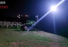 ब्रूना क्लब पार्किंग लॉट में ब्लोजॉब देती है