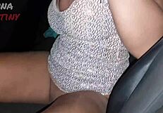 ब्रूना क्लब पार्किंग लॉट में ब्लोजॉब देती है