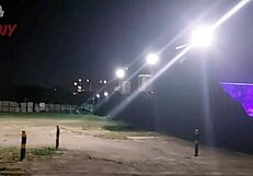 ब्रूना क्लब पार्किंग लॉट में ब्लोजॉब देती है