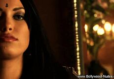 Sexy Indian Girl Shows Off Her Pretty Looks