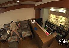 Wu Qian Qian visits horny massage parlour outdoors