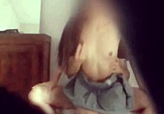 se cogen a estudiante flaquita y jovencita con c�mara escondida se da unos sentones con sus tetitas de fuera mexicanas