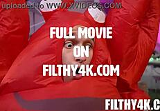 अरे, कॉसप्ले सौतेली माँ को Johnny Love, Naomi Foxxx, और Skyla Sun के साथ वाइल्ड थ्रीसम में देखना चाहते हो?