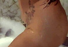 Look How I Move in Jacuzzi, Come Daddy!