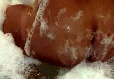 Look How I Move in Jacuzzi, Come Daddy!