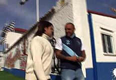 dinio pierde la apuesta y a su novia